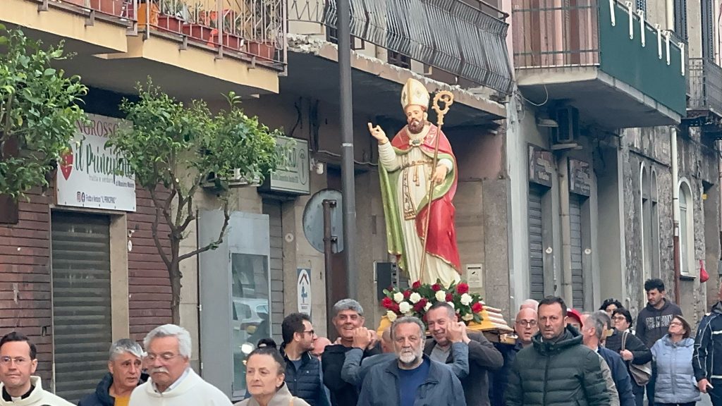 Mugnano del Cardinale, fede e tradizione per la processione di San Liberatore: grande partecipazione dei fedeli.(foto e video)