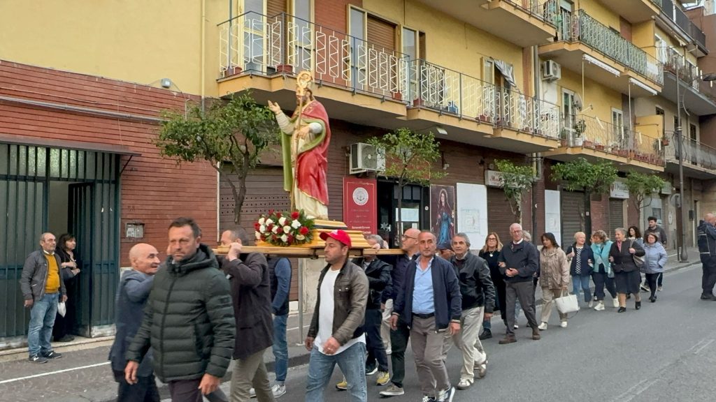 Mugnano del Cardinale, fede e tradizione per la processione di San Liberatore: grande partecipazione dei fedeli.(foto e video)