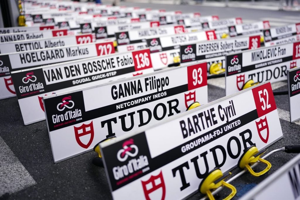 Giro d’Italia, Ganna domina la crono: Eulalio resta in rosa per 27 secondi