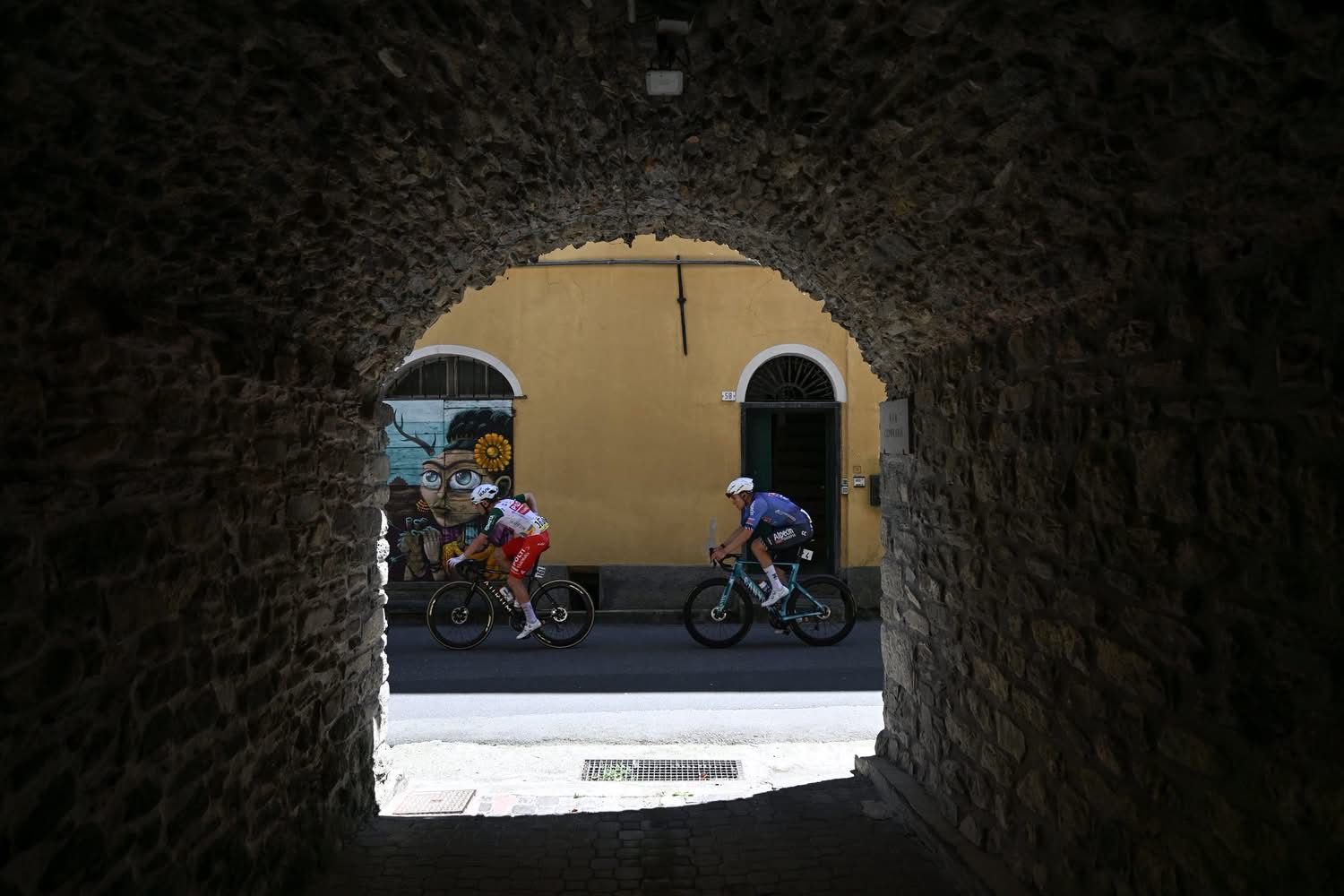 Giro d’Italia, Segaert sorprende tutti a Novi Ligure: Eulalio allunga ancora su Vingegaard