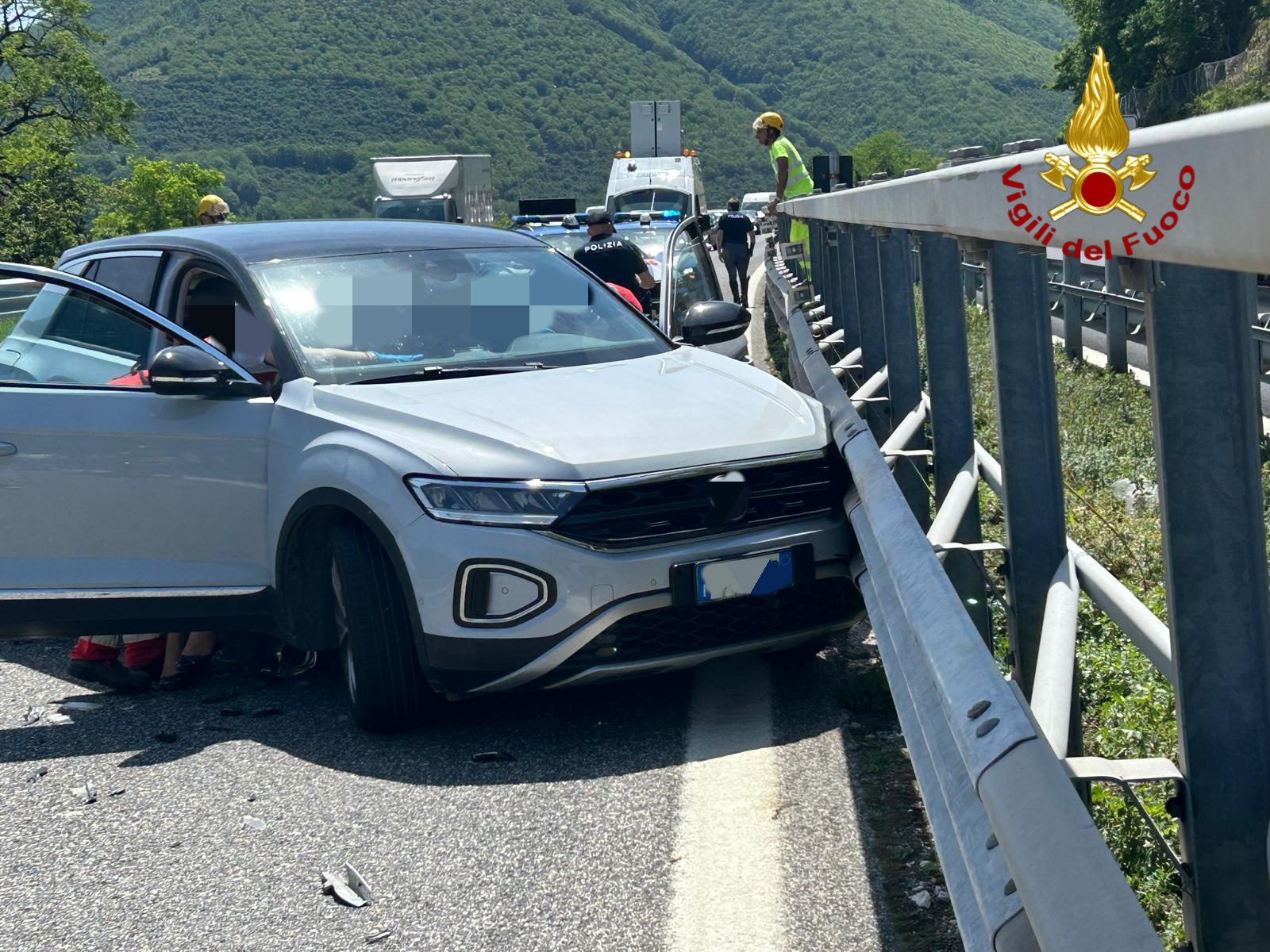 MONTEFORTE/BAIANO. Grave incidente sulla16, coinvolte tre veicoli. MONTEFORTE/BAIANO. Grave incidente sulla16, coinvolte tre veicoli.