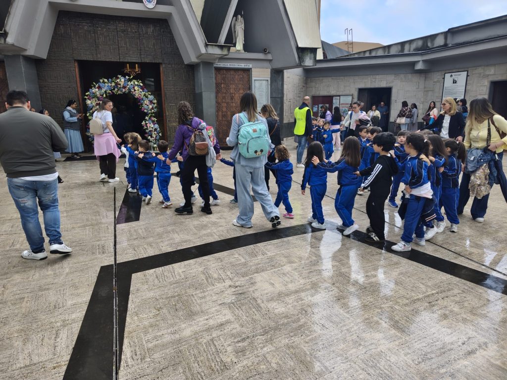Visciano, successo per la Festa delle Scuole Cattoliche: “Con Francesco, insieme per la Pace”