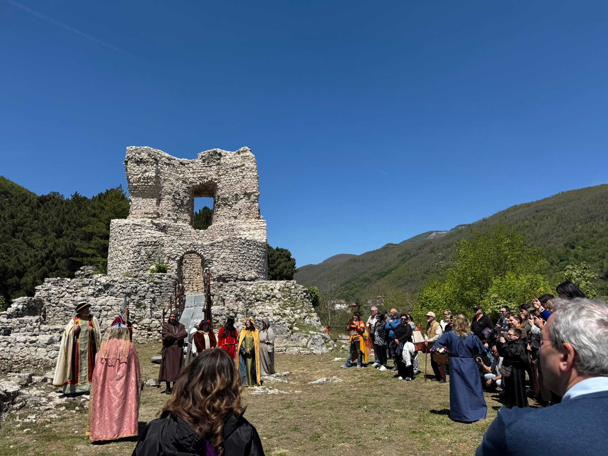 Monteforte Irpino, il Maggio dei Monumenti tra cultura e memoria: solidarietà per ricordare chi non c’è più Monteforte Irpino, il Maggio dei Monumenti tra cultura e memoria: solidarietà per ricordare chi non c’è più