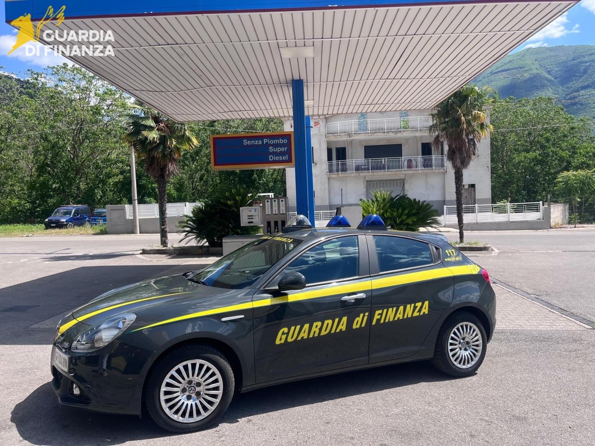 SCOPERTO SFRUTTAMENTO DEL LAVORO IN UN DISTRIBUTORE DI CARBURANTI DELLA BASSA IRPINIA SCOPERTO SFRUTTAMENTO DEL LAVORO IN UN DISTRIBUTORE DI CARBURANTI DELLA BASSA IRPINIA