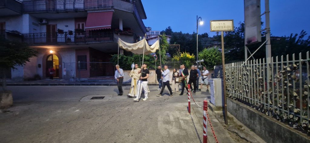 Quadrelle celebra il Corpus Domini: fede, tradizione e partecipazione della comunità. Foto e video