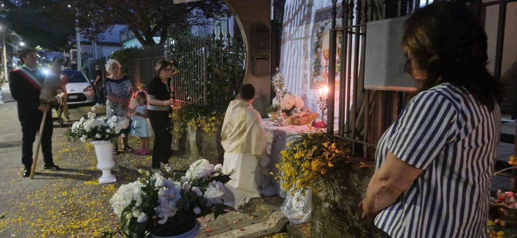 Quadrelle celebra il Corpus Domini: fede, tradizione e partecipazione della comunità. Foto e video
