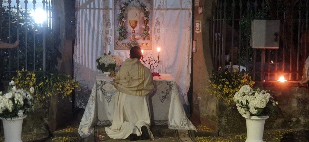 Quadrelle celebra il Corpus Domini: fede, tradizione e partecipazione della comunità. Foto e video