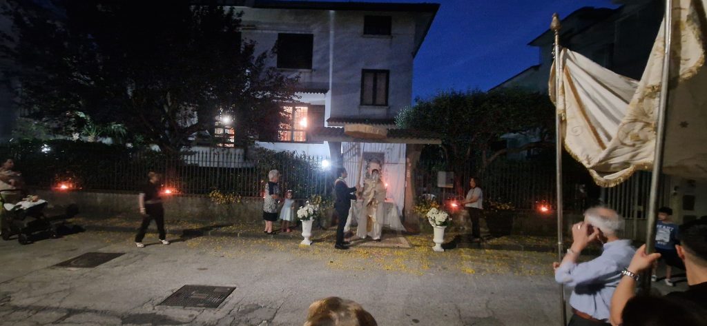 Quadrelle celebra il Corpus Domini: fede, tradizione e partecipazione della comunità. Foto e video
