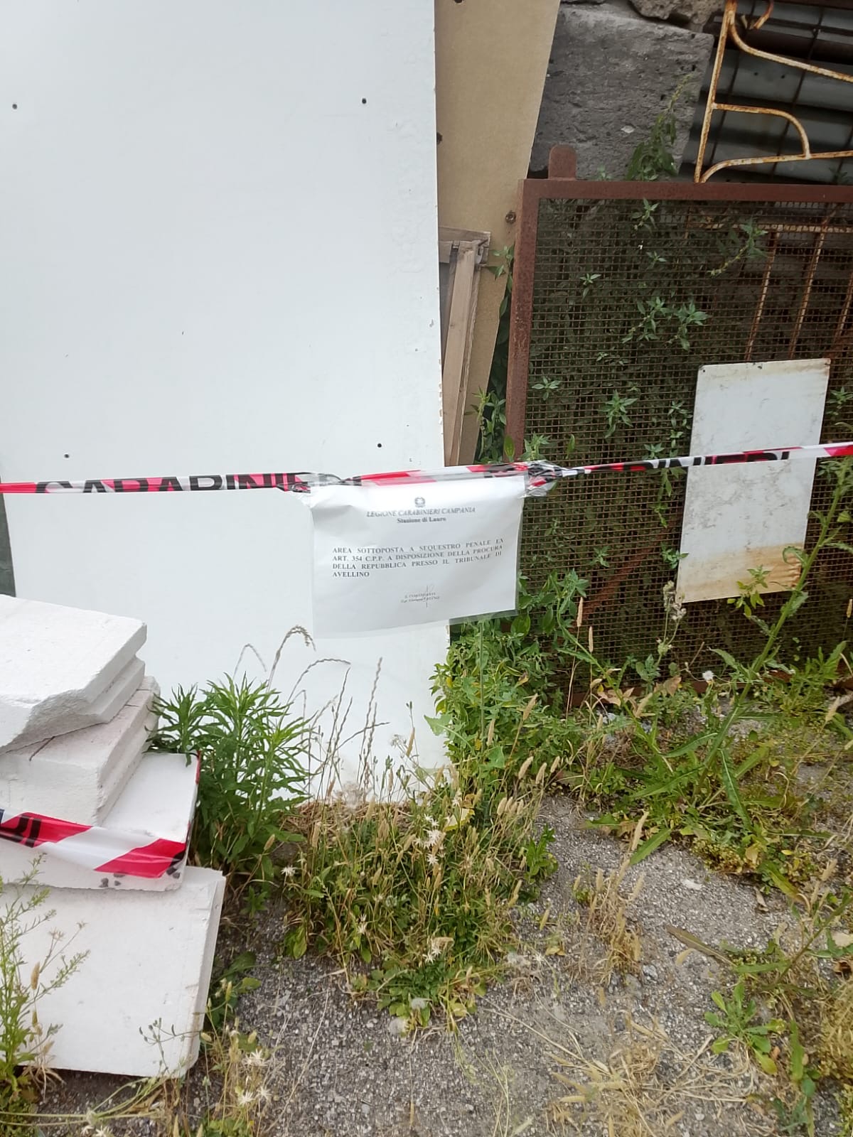 Lauro, scoperti rifiuti speciali e animali in condizioni critiche: intervento di Guardia Agroforestale, Carabinieri e ASL Lauro, scoperti rifiuti speciali e animali in condizioni critiche: intervento di Guardia Agroforestale, Carabinieri e ASL