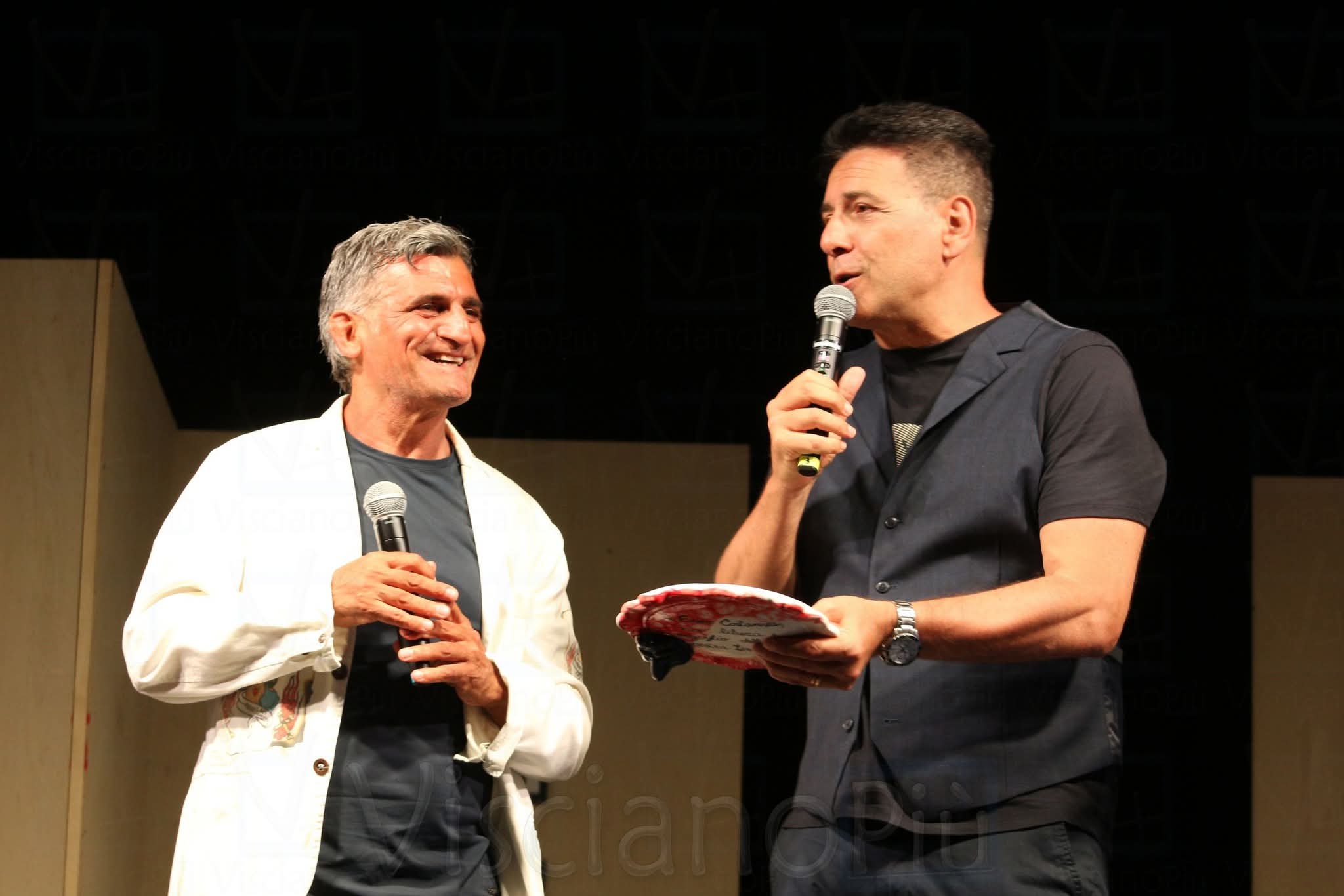 Theatralia 2026, Visciano celebra il teatro: successo straordinario per la quinta edizione del Festival Nazionale dell’Arte Teatrale Theatralia 2026, Visciano celebra il teatro: successo straordinario per la quinta edizione del Festival Nazionale dell’Arte Teatrale