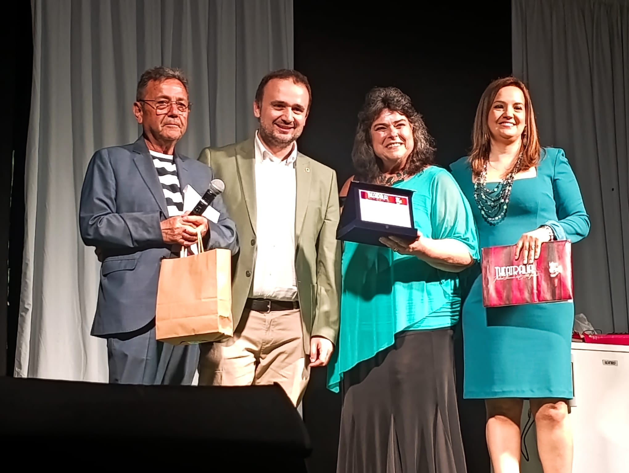 Theatralia 2026, Visciano celebra il teatro: successo straordinario per la quinta edizione del Festival Nazionale dell’Arte Teatrale Theatralia 2026, Visciano celebra il teatro: successo straordinario per la quinta edizione del Festival Nazionale dell’Arte Teatrale