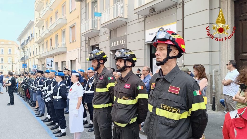 Avellino celebra gli 80 anni della Repubblica: istituzioni, cittadini e Vigili del Fuoco insieme per il 2 Giugno Avellino celebra gli 80 anni della Repubblica: istituzioni, cittadini e Vigili del Fuoco insieme per il 2 Giugno