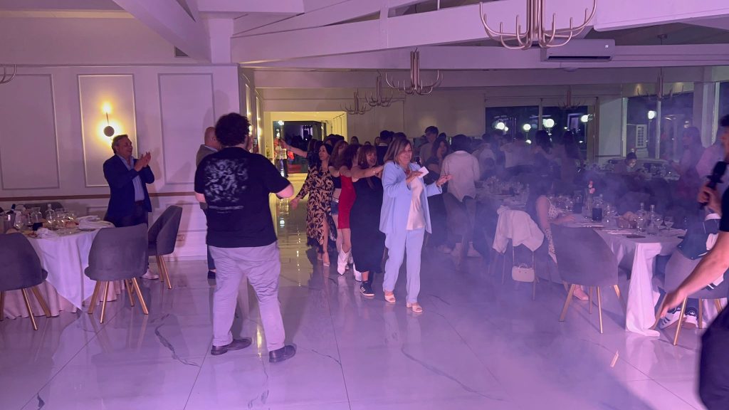 AVELLA. LIstituto Comprensivo Mons. Guerriero festeggia gli alunni delle classi terze che finiscono il loro ciclo di studio. Foto e Video AVELLA. LIstituto Comprensivo Mons. Guerriero festeggia gli alunni delle classi terze che finiscono il loro ciclo di studio. Foto e Video
