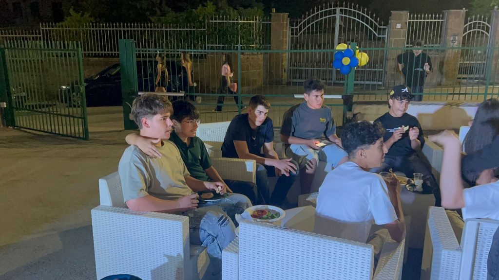 Baiano, festa di fine anno per gli studenti delle terze: una serata tra emozioni, musica e divertimento