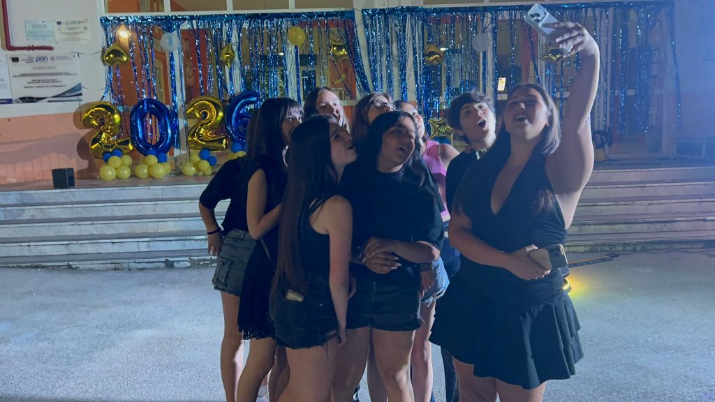 Baiano, festa di fine anno per gli studenti delle terze: una serata tra emozioni, musica e divertimento