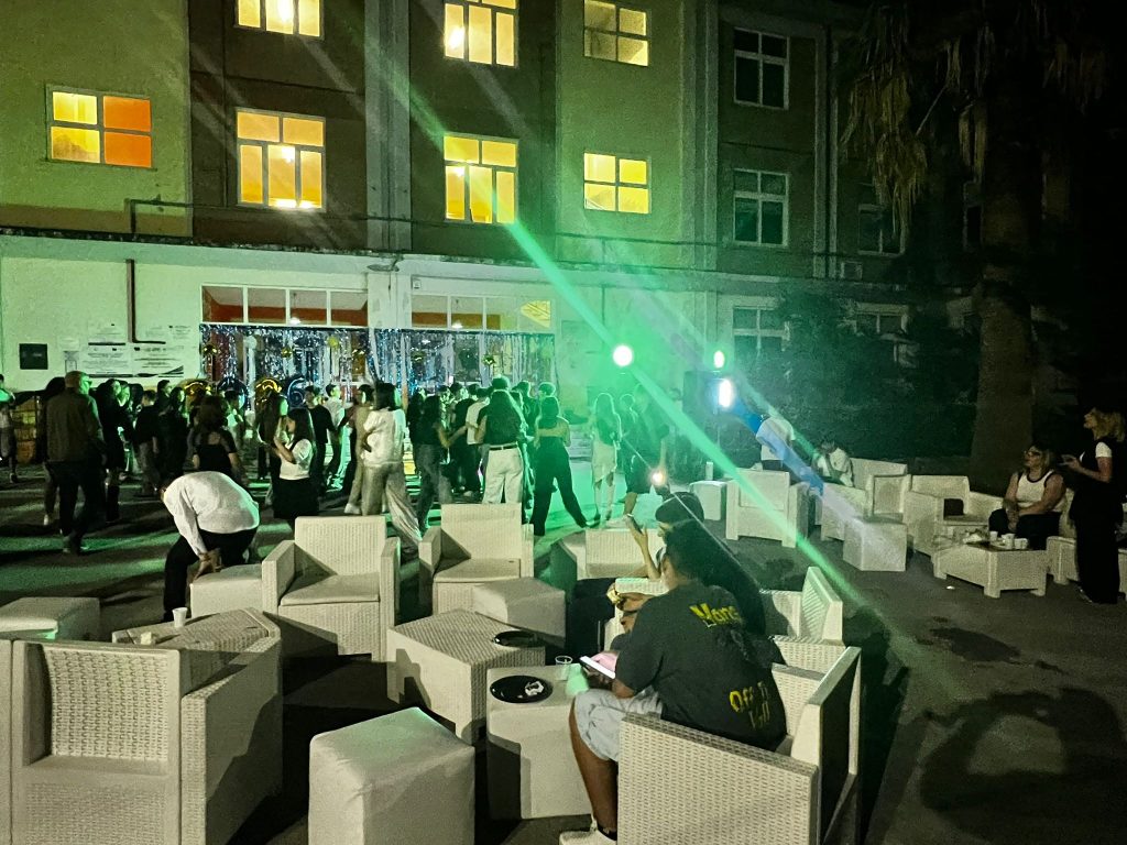 Baiano, festa di fine anno per gli studenti delle terze: una serata tra emozioni, musica e divertimento