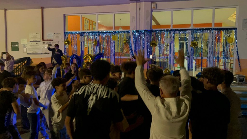 Baiano, festa di fine anno per gli studenti delle terze: una serata tra emozioni, musica e divertimento