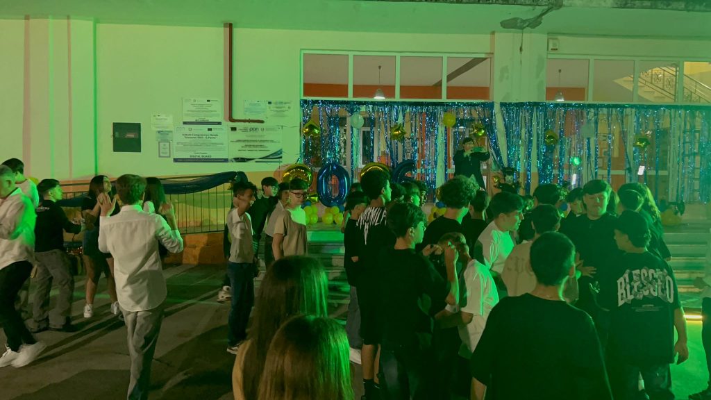Baiano, festa di fine anno per gli studenti delle terze: una serata tra emozioni, musica e divertimento