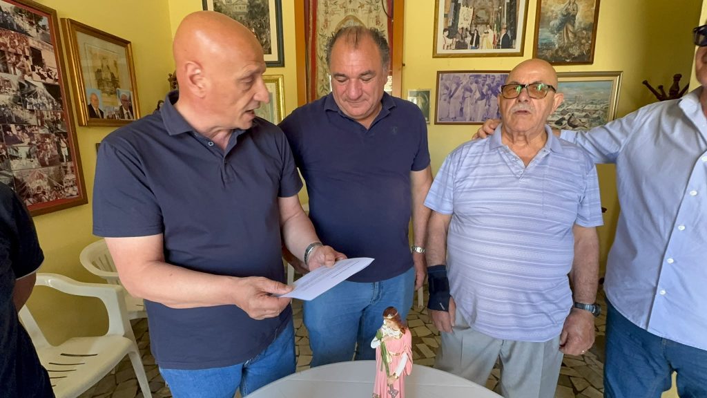 Mugnano del Cardinale, ad Antonio Guerriero il grazie del comitato Festa e Battenti: “La tua disponibilità è il dono più grande”(foto e video)