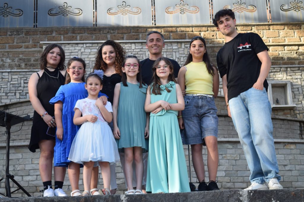 Quadrelle. Musikarma ETS incanta Piazza Vittoria: musica, cultura e innovazione nel cuore dell’Irpinia