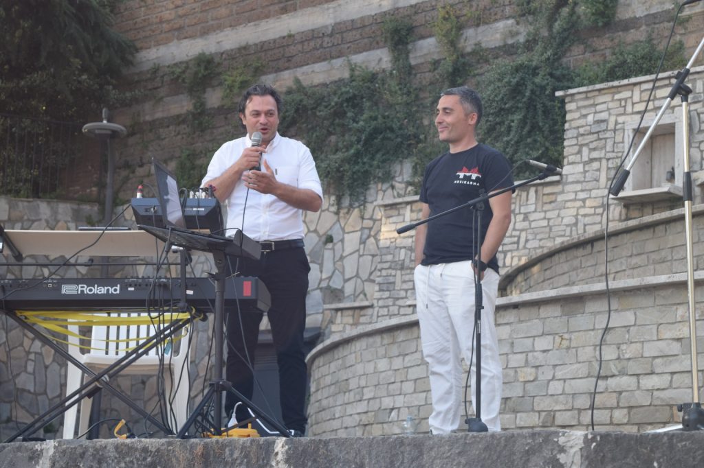Quadrelle. Musikarma ETS incanta Piazza Vittoria: musica, cultura e innovazione nel cuore dell’Irpinia