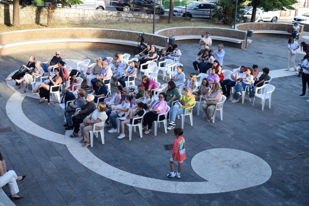Quadrelle. Musikarma ETS incanta Piazza Vittoria: musica, cultura e innovazione nel cuore dell’Irpinia