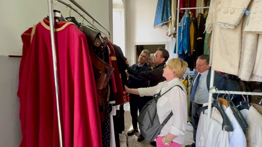 Mugnano del Cardinale, dietro il Corteo Storico di Santa Filomena c’è un pezzo di storia del teatro italiano: il mondo di Canzanella Costumi