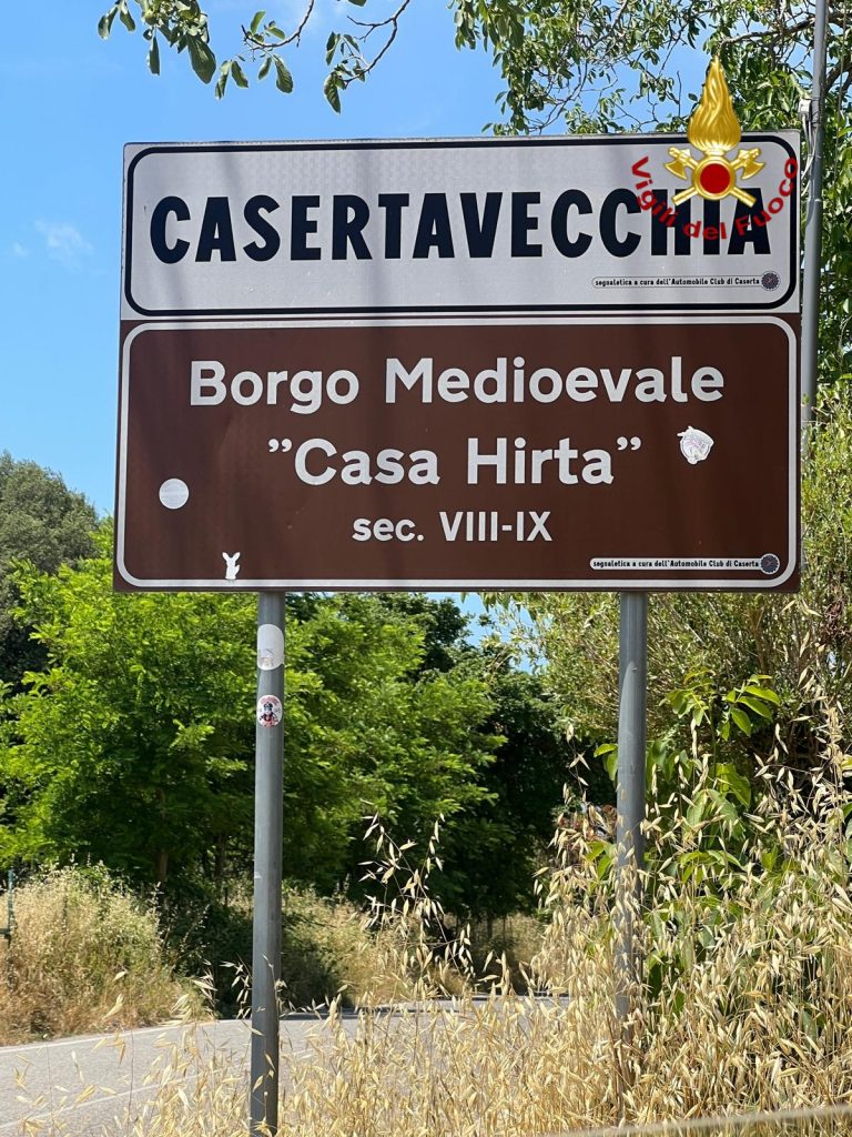 Incendio di vegetazione a Caserta Vecchia: personale del Comando dei Vigili del Fuoco di Avellino in supporto alle operazioni di spegnimento. Incendio di vegetazione a Caserta Vecchia: personale del Comando dei Vigili del Fuoco di Avellino in supporto alle operazioni di spegnimento.