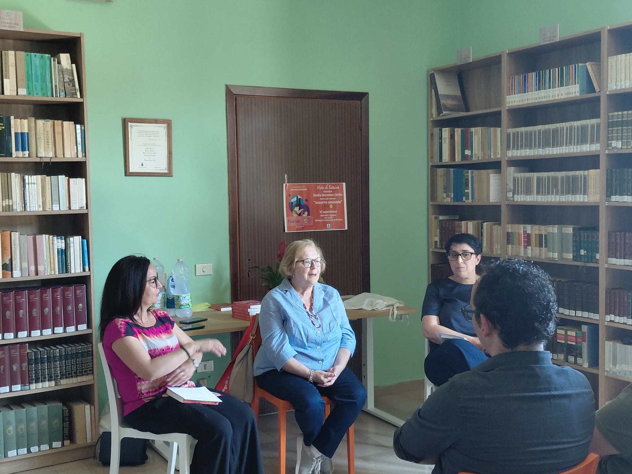 Forino (Av): Grande successo per il primo evento culturale ufficiale nello spazio cittadino, organizzato dal gruppo Note di lettura. Al centro del dibattito il potente romanzo Azzurro Amianto di Emilia Bersabea Cirillo edito da Le Plurali. Forino (Av): Grande successo per il primo evento culturale ufficiale nello spazio cittadino, organizzato dal gruppo Note di lettura. Al centro del dibattito il potente romanzo Azzurro Amianto di Emilia Bersabea Cirillo edito da Le Plurali.