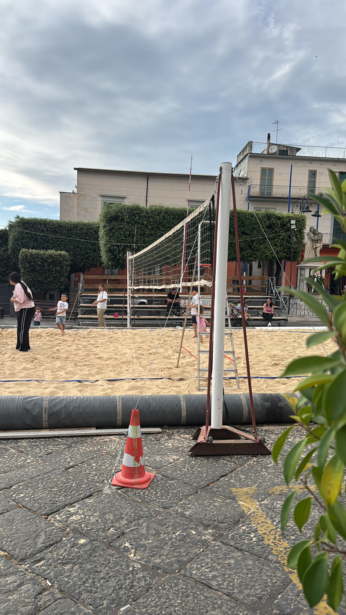 UNA RETE SULLA SABBIA, UN PAESE CHE SI RITROVA: MUGNANO DEL CARDINALE SI PREPARA AL BEACH VOLLEY UNA RETE SULLA SABBIA, UN PAESE CHE SI RITROVA: MUGNANO DEL CARDINALE SI PREPARA AL BEACH VOLLEY