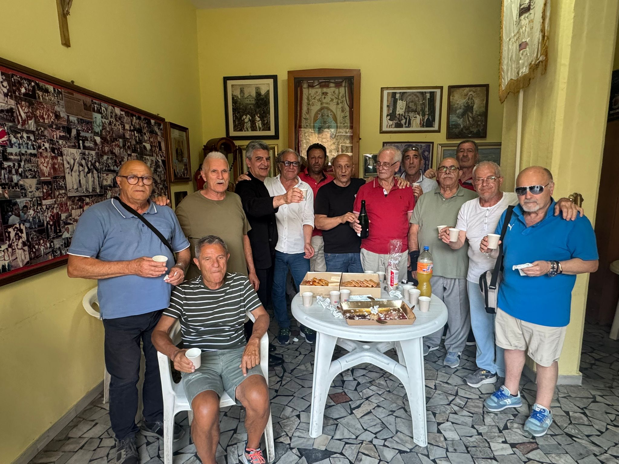 Mugnano del Cardinale, festa e brindisi per gli 80 anni del professor Stefano D’Apolito Mugnano del Cardinale, festa e brindisi per gli 80 anni del professor Stefano D’Apolito