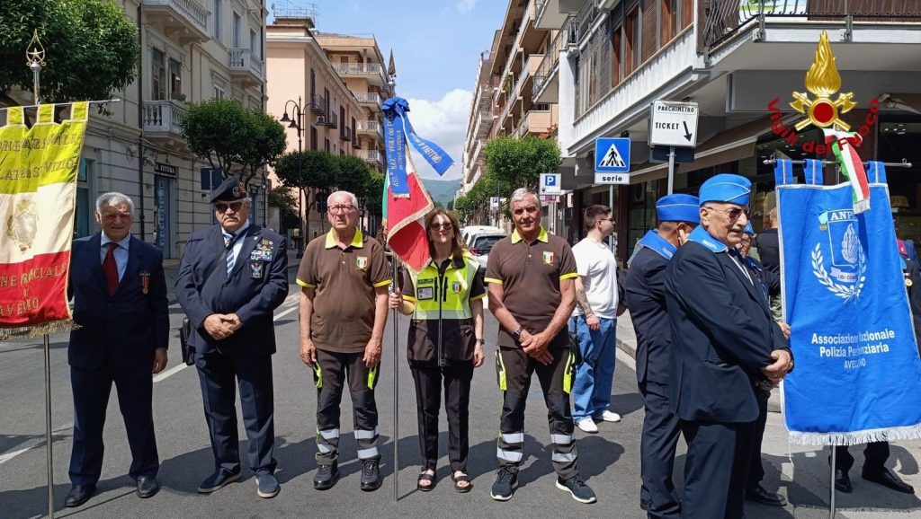 Avellino celebra gli 80 anni della Repubblica: istituzioni, cittadini e Vigili del Fuoco insieme per il 2 Giugno Avellino celebra gli 80 anni della Repubblica: istituzioni, cittadini e Vigili del Fuoco insieme per il 2 Giugno