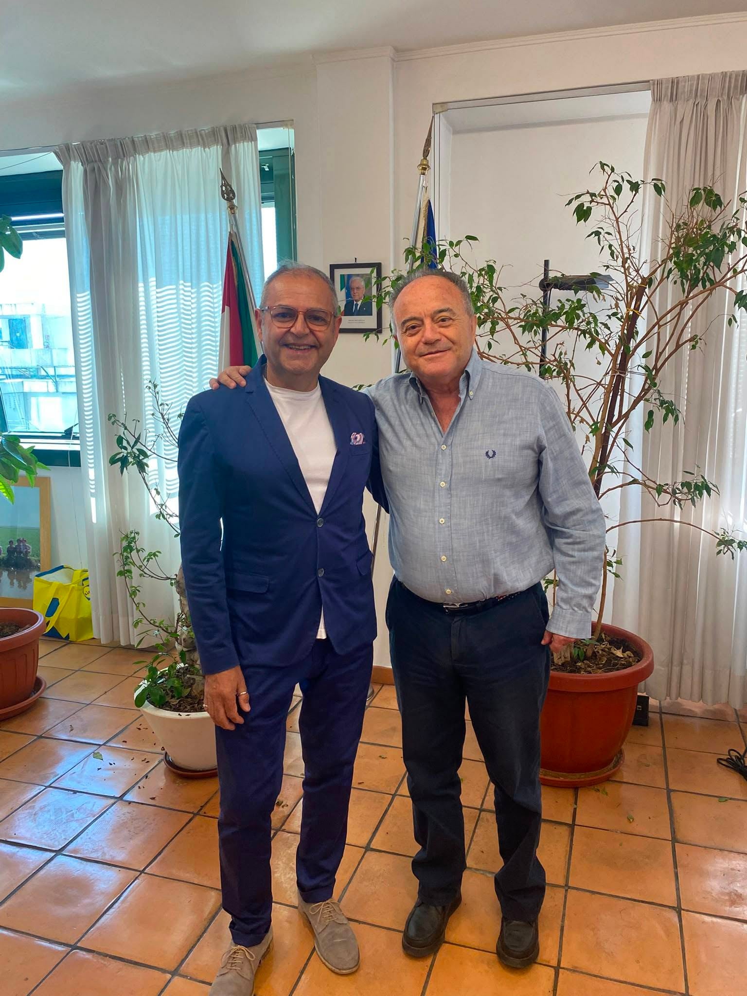 Avella: Auguri al Cav. Carmine Pecchia (Nino) Carabiniere, Artista e Promotore Sociale da oggi in pensione. Avella: Auguri al Cav. Carmine Pecchia (Nino) Carabiniere, Artista e Promotore Sociale da oggi in pensione.