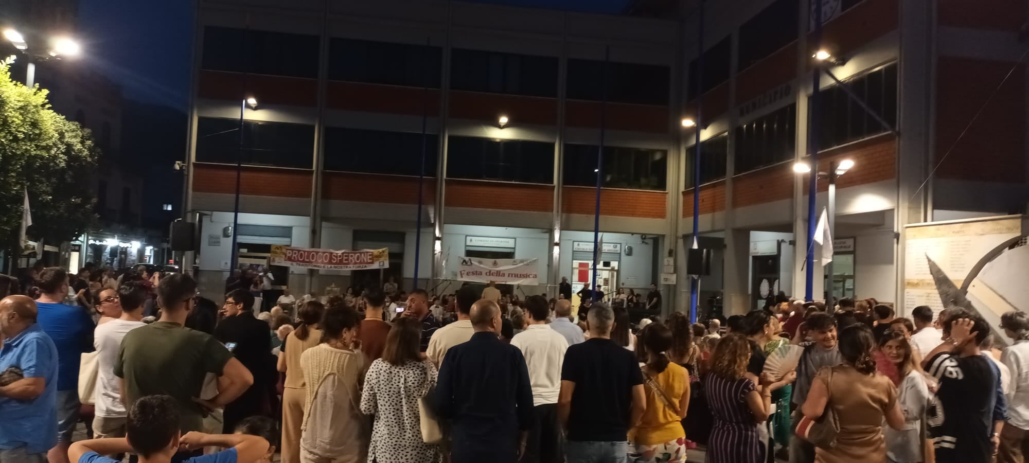 Sperone: Grande partecipazione di pubblico alla Festa della Musica organizzata dalla Pro Loco, per raccontare il territorio e le sue tradizioni. Sperone: Grande partecipazione di pubblico alla Festa della Musica organizzata dalla Pro Loco, per raccontare il territorio e le sue tradizioni.
