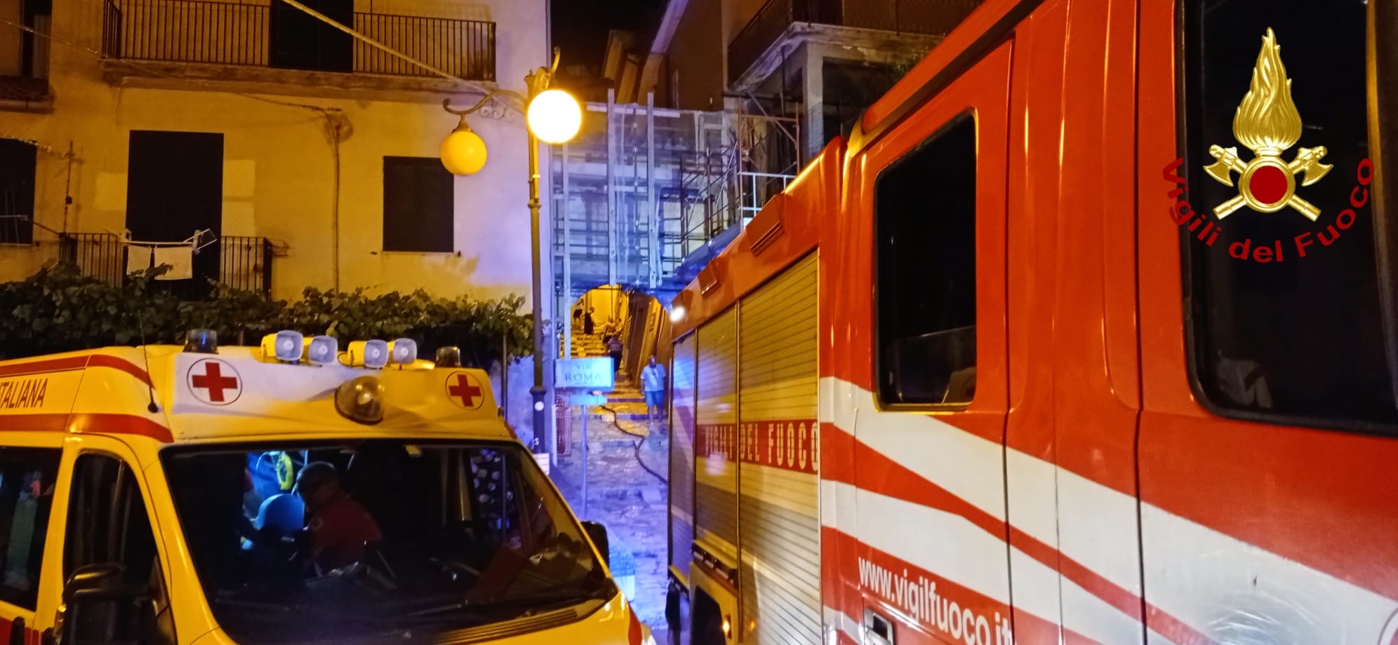 VIGILI DEL FUOCO DI AVELLINO: DOPPIO INTERVENTO NELLA SERATA DI SABATO 20 GIUGNO TRA MERCOGLIANO E AVELLINO VIGILI DEL FUOCO DI AVELLINO: DOPPIO INTERVENTO NELLA SERATA DI SABATO 20 GIUGNO TRA MERCOGLIANO E AVELLINO