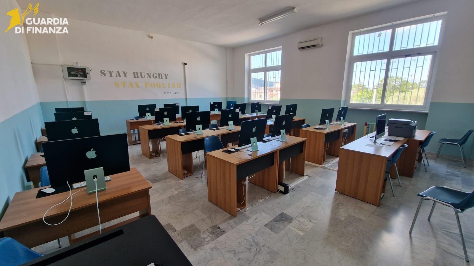 PNRR, controlli della Guardia di Finanza nel Vallo di Lauro: irregolarità nei fondi Scuola 4.0, quattro persone denunciate PNRR, controlli della Guardia di Finanza nel Vallo di Lauro: irregolarità nei fondi Scuola 4.0, quattro persone denunciate