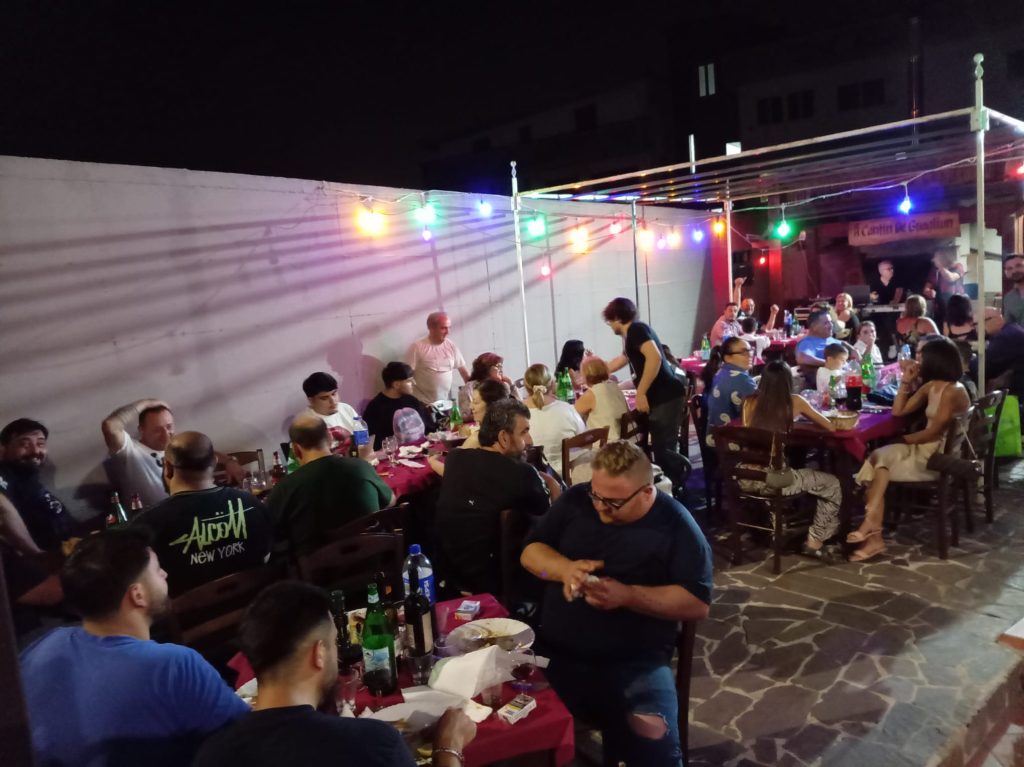 Avella, sold out alla Cantina r’è Guagliun: la Festa dell’Amicizia di Alessandro Conte conquista il pubblico Avella, sold out alla Cantina r’è Guagliun: la Festa dell’Amicizia di Alessandro Conte conquista il pubblico