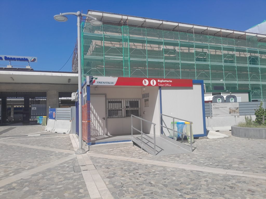 Stazione ferroviaria di Benevento, disagi per i viaggiatori per lavori in corso d’opera.