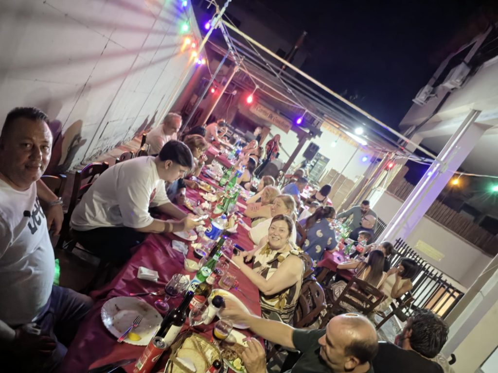 Avella, sold out alla Cantina r’è Guagliun: la Festa dell’Amicizia di Alessandro Conte conquista il pubblico Avella, sold out alla Cantina r’è Guagliun: la Festa dell’Amicizia di Alessandro Conte conquista il pubblico