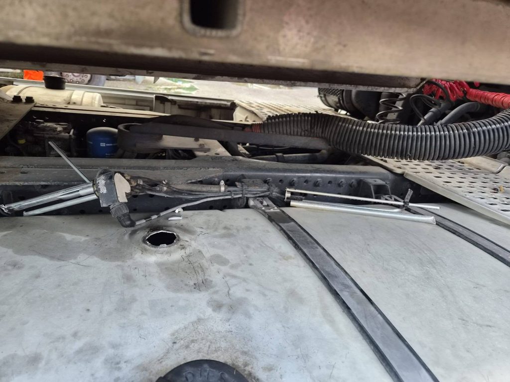 Avella, furto di gasolio nel parcheggio del Km 58: colpiti i mezzi della Cooperativa Sociale Ecovigilantes Onlus e altri veicoli in sosta Avella, furto di gasolio nel parcheggio del Km 58: colpiti i mezzi della Cooperativa Sociale Ecovigilantes Onlus e altri veicoli in sosta