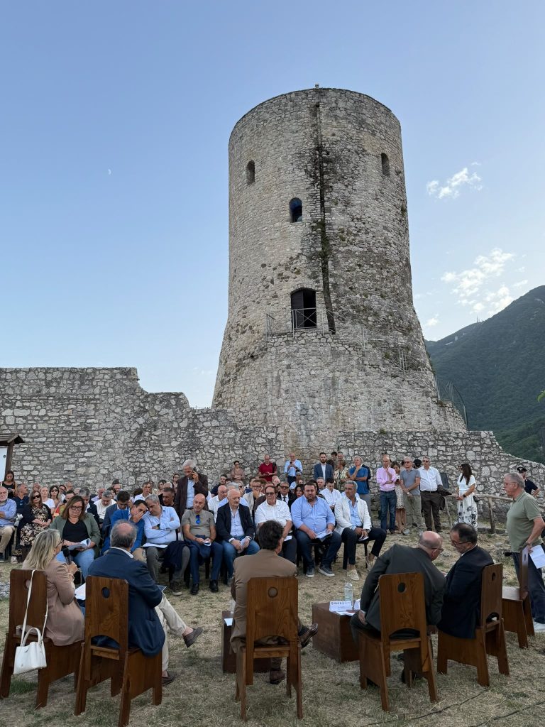 Partenio Creative Hub: firmano il Protocollo dIntesa per la riqualificazione dellex Albergo Scuola