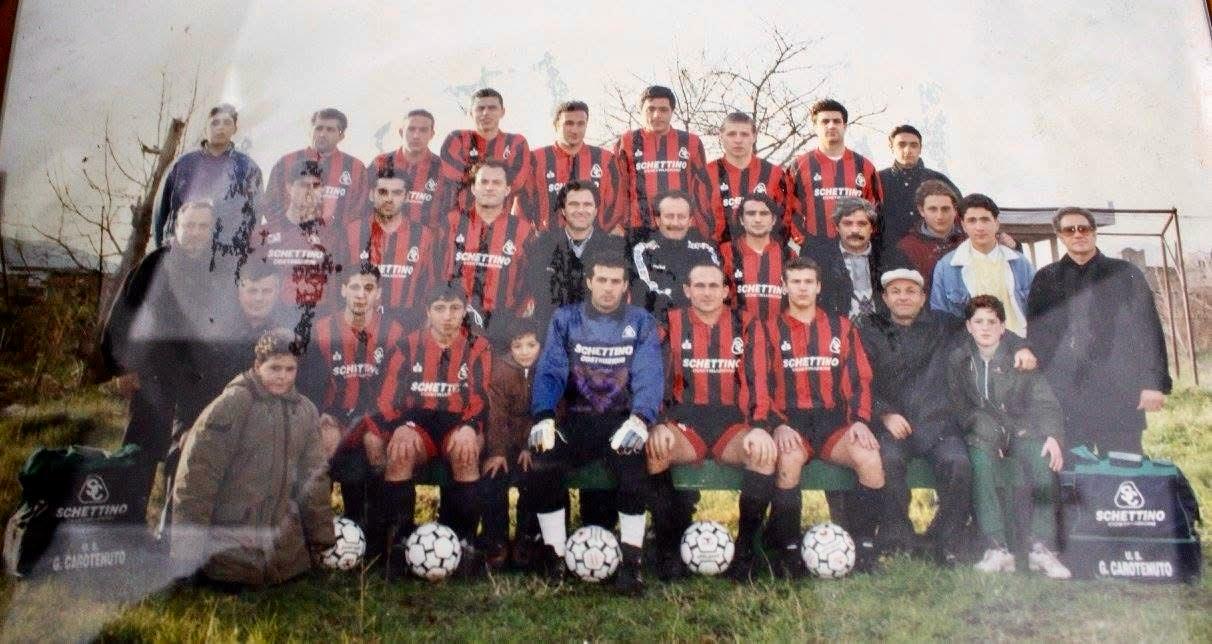 Palloni di cuoio e calciatori di una volta ; Ventesima puntata – Pasquale Vasta, il capitano che fece del Carotenuto una seconda pelle (Foto) Palloni di cuoio e calciatori di una volta ; Ventesima puntata – Pasquale Vasta, il capitano che fece del Carotenuto una seconda pelle (Foto)