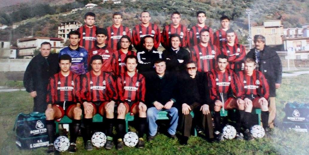 Palloni di cuoio e calciatori di una volta ; Ventesima puntata – Pasquale Vasta, il capitano che fece del Carotenuto una seconda pelle (Foto) Palloni di cuoio e calciatori di una volta ; Ventesima puntata – Pasquale Vasta, il capitano che fece del Carotenuto una seconda pelle (Foto)