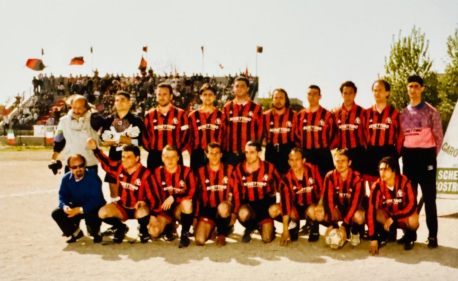 Palloni di cuoio e calciatori di una volta ; Ventesima puntata – Pasquale Vasta, il capitano che fece del Carotenuto una seconda pelle (Foto) Palloni di cuoio e calciatori di una volta ; Ventesima puntata – Pasquale Vasta, il capitano che fece del Carotenuto una seconda pelle (Foto)