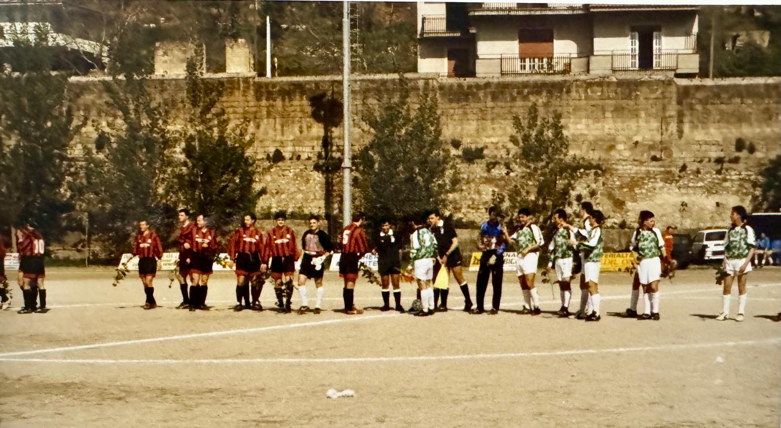 Palloni di cuoio e calciatori di una volta ; Ventesima puntata – Pasquale Vasta, il capitano che fece del Carotenuto una seconda pelle (Foto) Palloni di cuoio e calciatori di una volta ; Ventesima puntata – Pasquale Vasta, il capitano che fece del Carotenuto una seconda pelle (Foto)