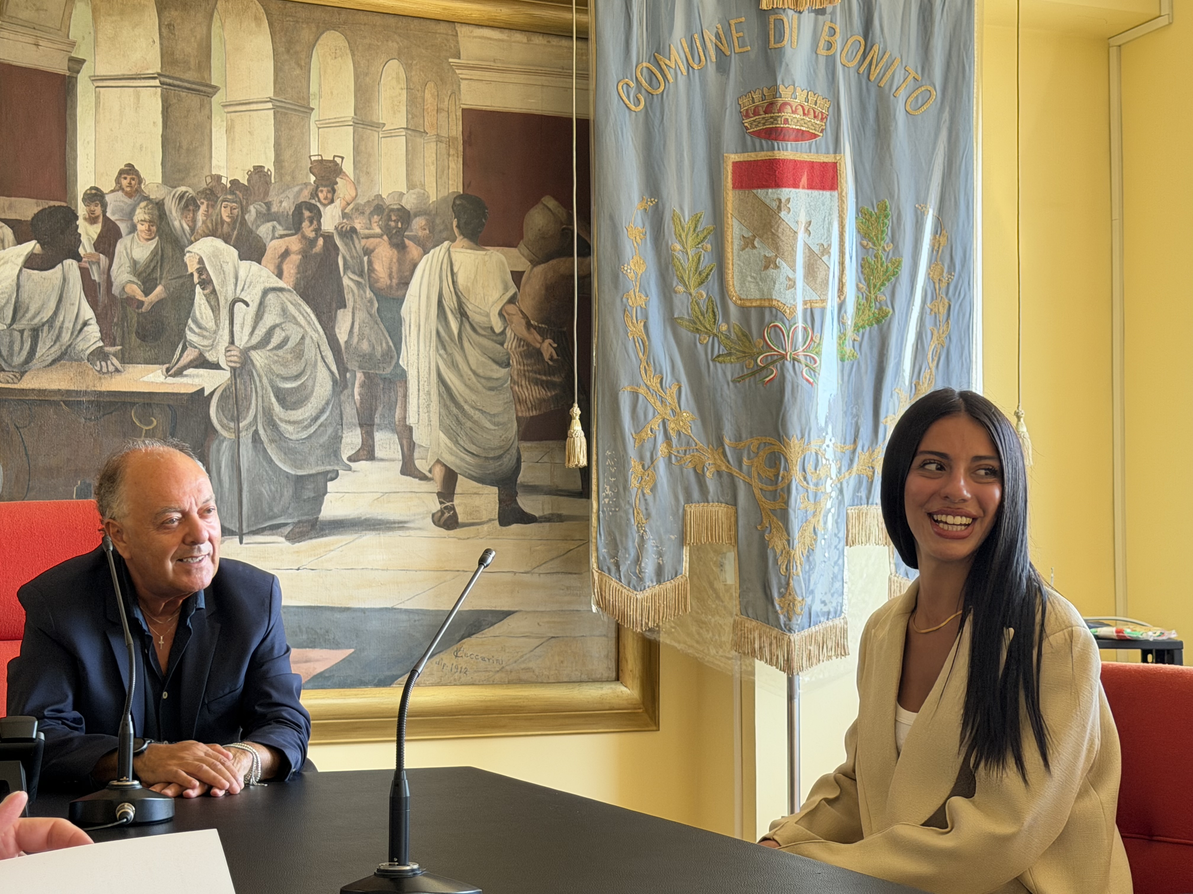 BONITO (AV). Grande emozione nella sede del Comune irpino per la consegna della tesi di laurea di Sara Giordano, dedicata al Calzolaio dei Sogni, nato proprio a Bonito BONITO (AV). Grande emozione nella sede del Comune irpino per la consegna della tesi di laurea di Sara Giordano, dedicata al Calzolaio dei Sogni, nato proprio a Bonito