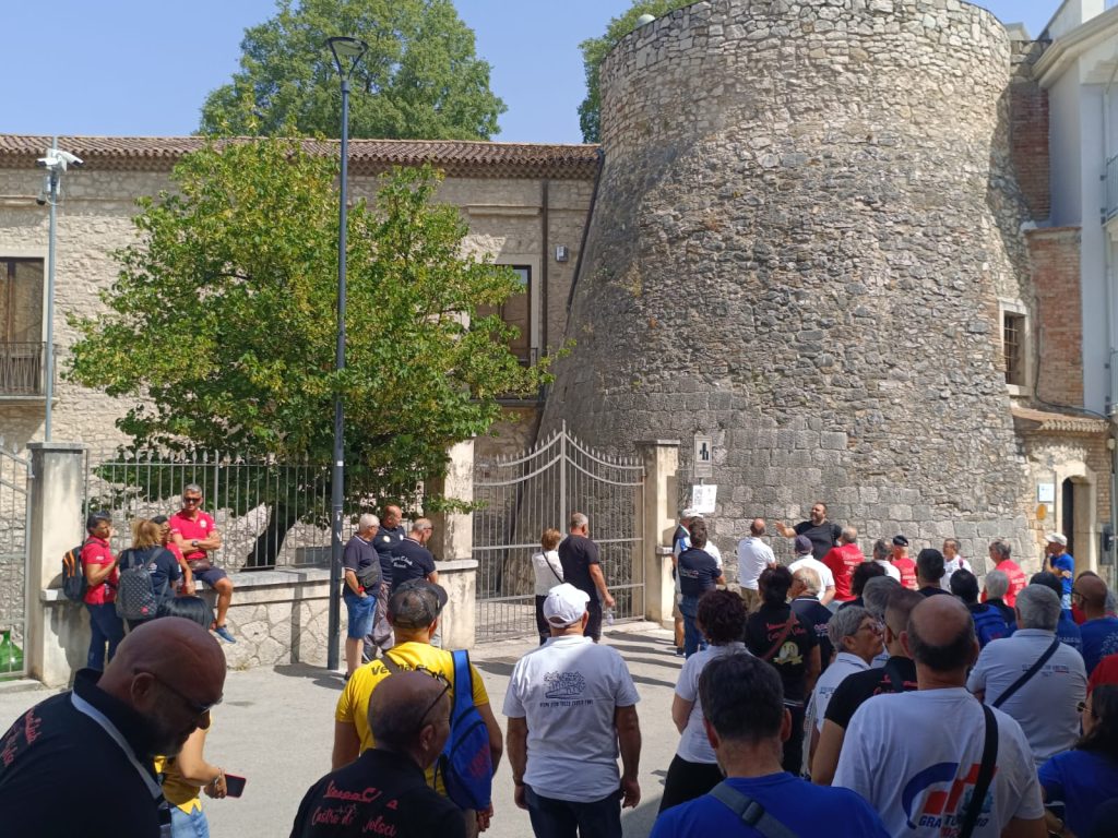 GROTTAMINARDA. Irpinia in Vespa Show, successo a Grottaminarda: oltre 200 mezzi e vespisti da nove regioni dItalia GROTTAMINARDA. Irpinia in Vespa Show, successo a Grottaminarda: oltre 200 mezzi e vespisti da nove regioni dItalia