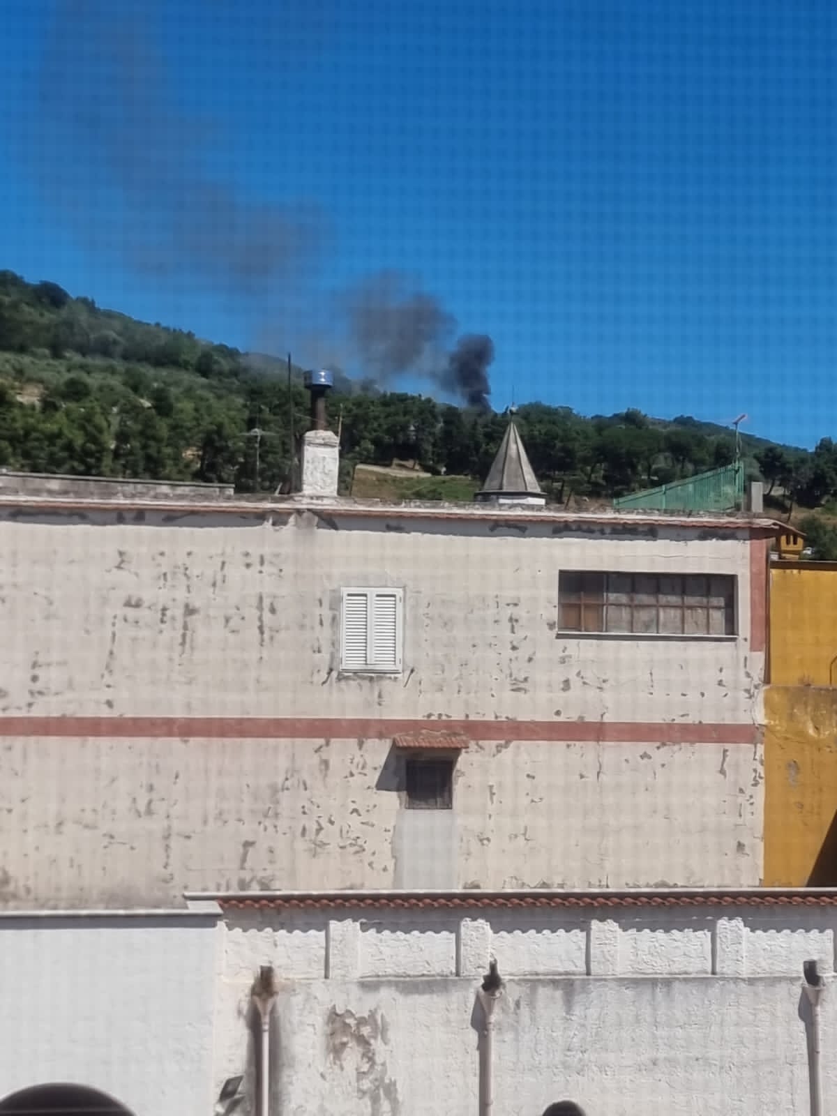 Quadrelle, incendio nella Pineta di Gesù e Maria. Non tarda ad arrivare il ringraziamento del sindaco Carmine Isola: “Intervento tempestivo, evitato il peggio” Quadrelle, incendio nella Pineta di Gesù e Maria. Non tarda ad arrivare il ringraziamento del sindaco Carmine Isola: “Intervento tempestivo, evitato il peggio”