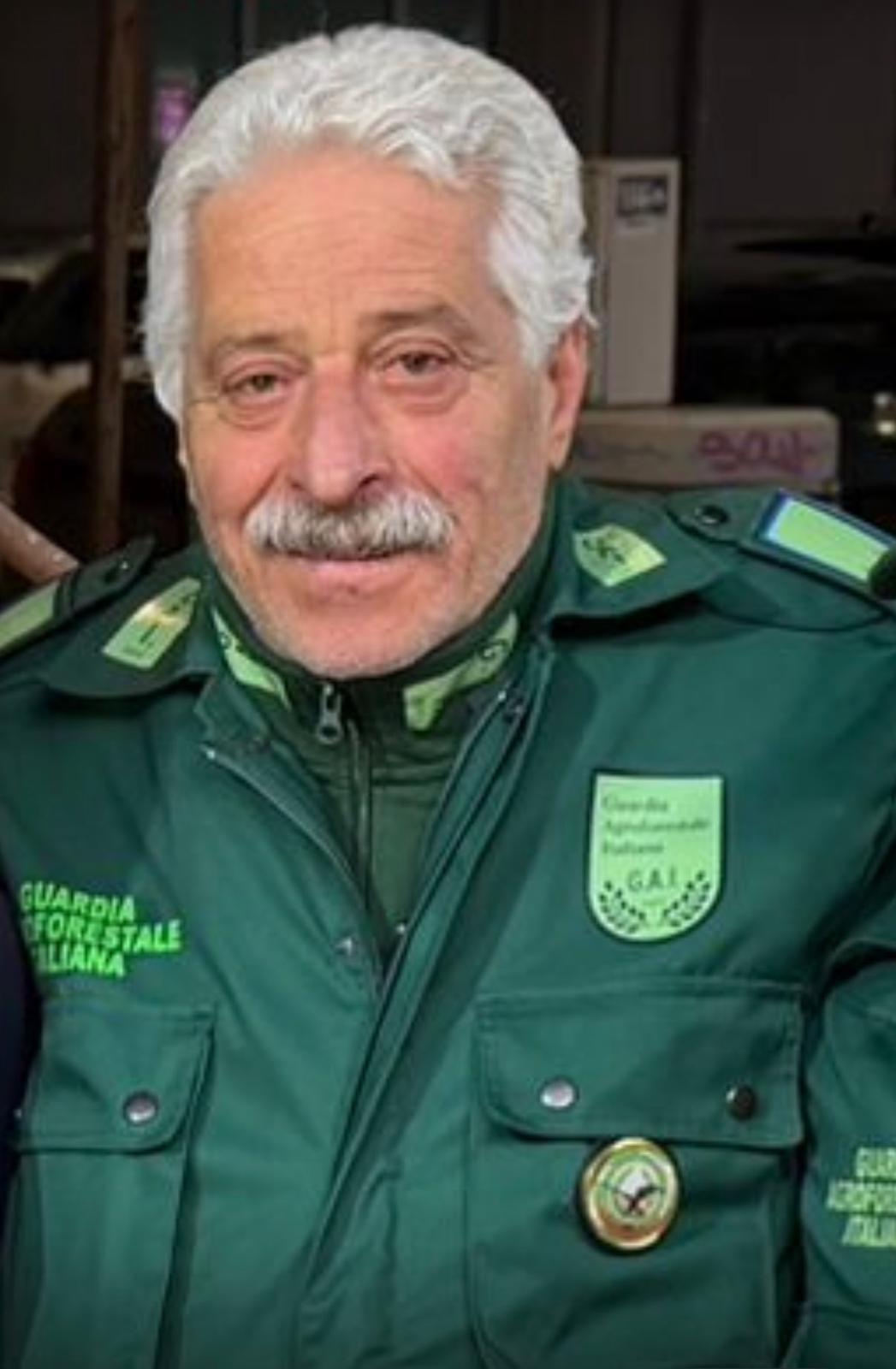 Sarno, auto cannibalizzata ritrovata in un dirupo durante un controllo della Guardia Agroforestale Italiana Sarno, auto cannibalizzata ritrovata in un dirupo durante un controllo della Guardia Agroforestale Italiana
