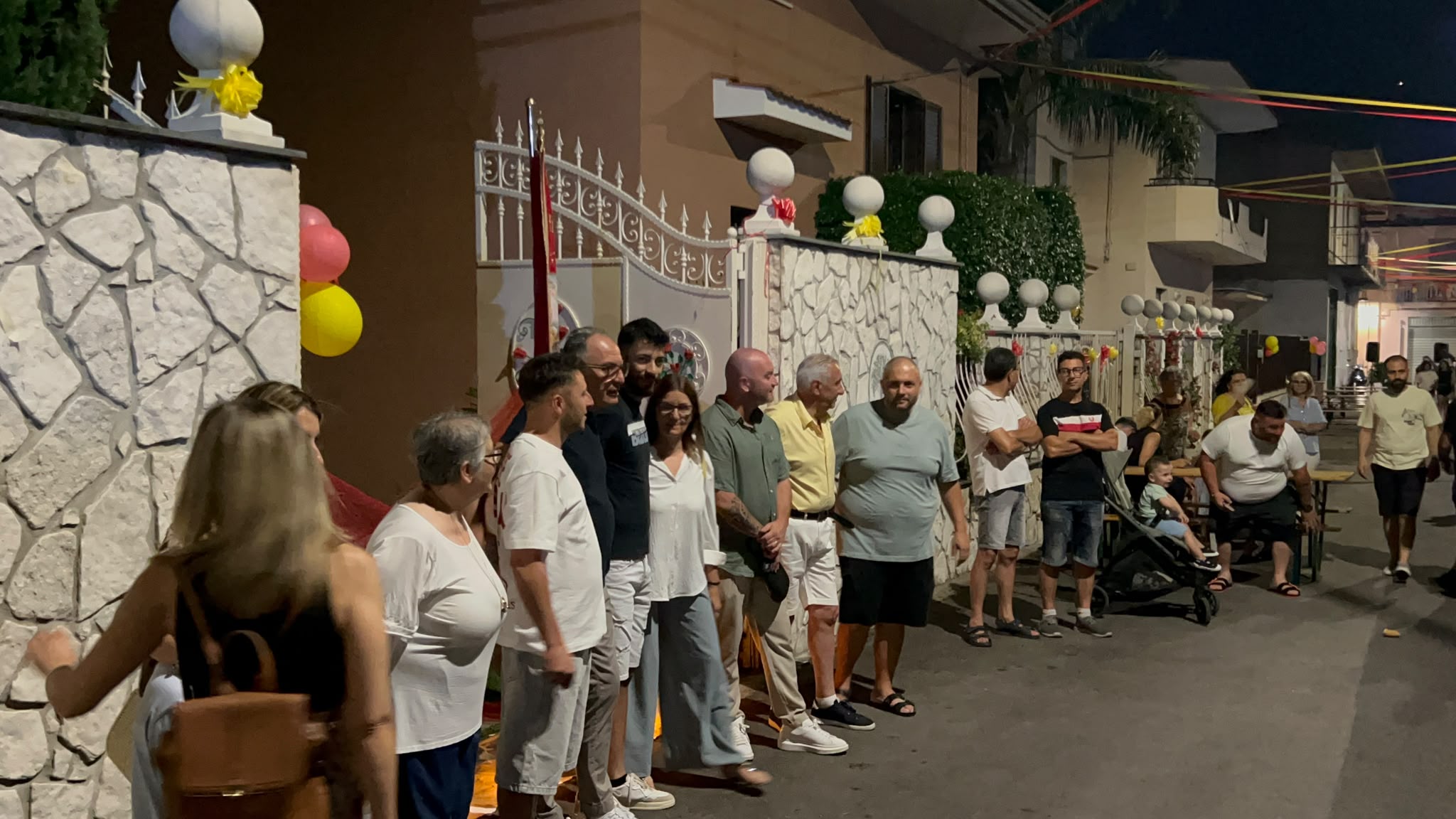 Sperone, la festa di SantElia Profeta entra nel vivo: partito il tour della bandiera nei quartieri tra fede, musica e convivialità. Video e Foto Sperone, la festa di SantElia Profeta entra nel vivo: partito il tour della bandiera nei quartieri tra fede, musica e convivialità. Video e Foto